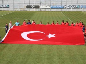 Sivasspor Antrenmanda Dev Türk Bayrağı Açtı
