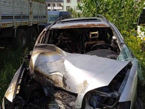 Kontrolden Çıkan Otomobil Ağaca Çarpınca Alev Aldı: 1 Yaralı