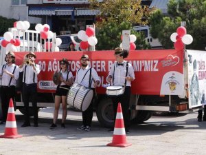 Honaz Caddelerinde Bandolu Kutlama