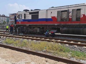 Korkulukları Aşan İtfaiye Erleri Trendeki Yangına Müdahale Etti