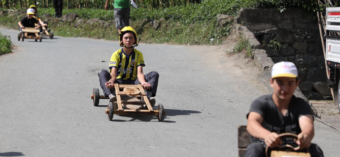 Rize'de tahta arabalar "Laz Ralli"de yarıştı