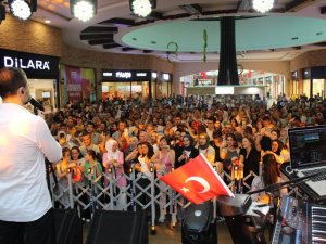 Bolu’da Zafer Bayramı’nın 100. Yılı Akustik Konserle Kutlandı
