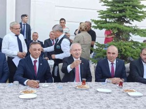 Chp Genel Başkanı Kılıçdaroğlu Çorum’da Çay Molası Verdi
