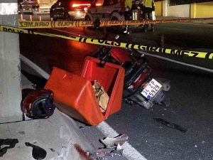 Küçükçekmece D-100’de Refüje Çarpan Motokurye Hayatını Kaybetti