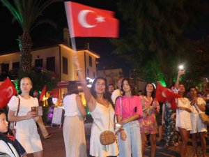Alanya’da 30 Ağustos Coşkusuna Turistler De Ortak Oldu