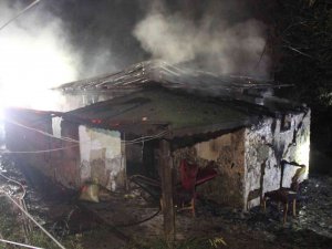Kocaeli’de Prefabrik Ev Alev Alev Yandı