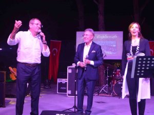 Ayvalık’ta Ali Kocatepe Ve Aysun Kocatepe’den Zafer Konseri