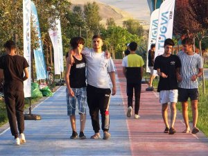 Gençler Tügva Doğa Kampı İle Tatilin Keyfini Çıkarıyor