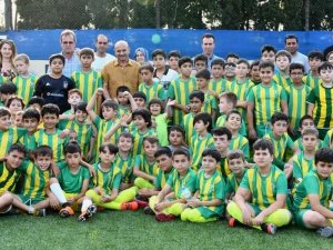 270 Öğrencinin Katıldığı Yaz Futbol Okulu Tamamlandı