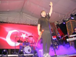 Çınarcık’ta Zafer Bayramı Ekin Uzunlar İle Kutlandı