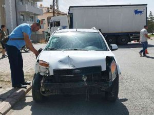 Kamyon İle Otomobil Çarpıştı: 2 Yaralı