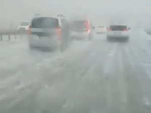 Bandırma-bursa Otoyolu Dolu Yağışı Nedeniyle Durma Noktasına Geldi