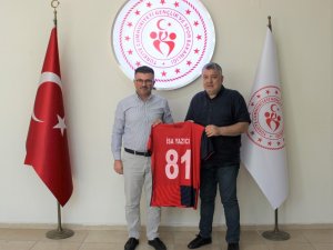 Gençlik Ve Spor Müdürüne Düzcespor Forması