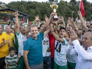 Fındıkpınarında Turnuvanın Şampiyonu Uzunkaş Oldu