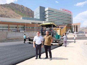 Gümüşhane Devlet Hastanesi’nin Yolu Asfaltlanıyor