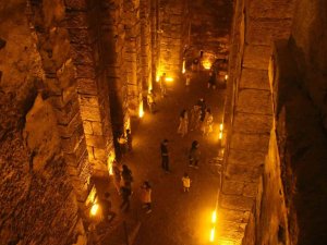 Ziyaretçiler Dara Zindanlarına Hayran Kaldı, İçindeki Pisliğe Tepki Gösterdi