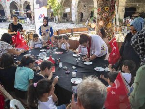 Zafer Bayramını Taş Boyayarak Kutladılar