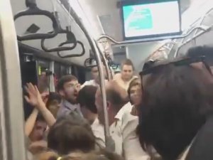 Otobüste Tekme Tokat Birbirlerine Girdiler