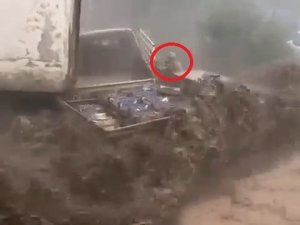 Sel Sularında Can Pazarı...sıcak Görüntüler Kamerada