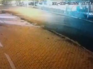 Üniversiteli Genç Kızı Ölüme Götüren Kaza Güvenlik Kamerasına Yansıdı