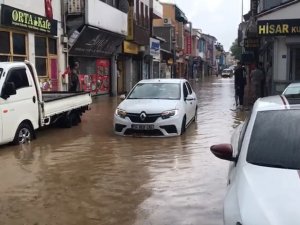Mudanya’da Sel Arabaları Sürükledi, Karayla Deniz Birleşti