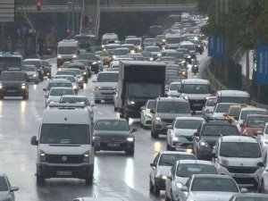 İ̇stanbul’da Yağmur Başladı, Trafik Yoğunluğu Arttı