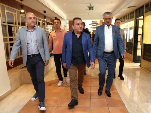 Başkan Böcek Kemer’de Turizmcilerle Buluştu