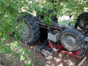 Devrilen Traktörün Altında Kalan Sürücü Hayatını Kaybetti