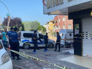 Eşini Yaralayıp İşletmecinin Boğazını Kesmişti, Tutuklandı