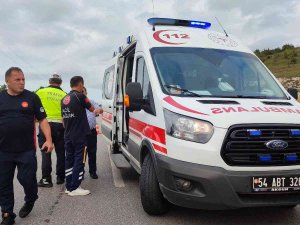 Kontrolden Çıkan Otomobil Refüje Çarptı: 1 Yaralı
