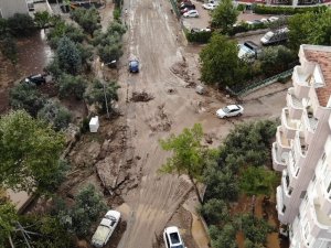 Karayla Denizin Birleştiği Mudanya’da Temizlik Çalışmaları Sabaha Kadar Sürecek