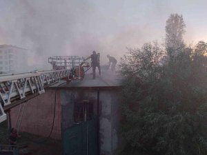 Müstakil Evde Yangın Çıktı, Evi Eşinin Yaktığını İddia Etti