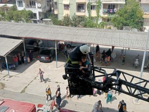 Hatay’da Ev Yangınında Mahsur Kalan Çocukları İtfaiye Kurtardı