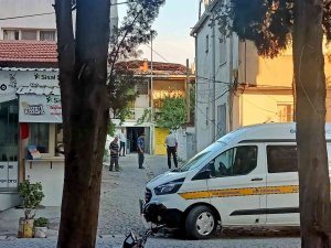 İ̇zmir’de Kız Arkadaşı Tarafından Bıçaklanan Genç Hayatını Kaybetti