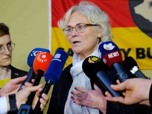 Almanya Savunma Bakanı Lambrecht: "Ukrayna’ya Silah Yardımı Artık Mümkün Değil"