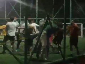 Maç Sonrası Saha Karşıtı, Halı Sahada Silahla Dehşet Saçtı