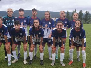 Kadın Futbolcular Göz Doldurdu
