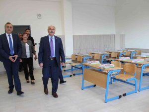 İ̇zmir’de Okul Binalarının Deprem Güvenliği İçin Ciddi Süreç Yönetiliyor