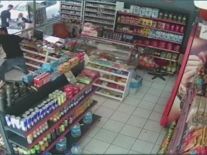 Müşterilerin Korkulu Rüyası Marketçi, Hastaneye Yatırıldı