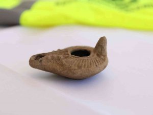 Tarihi Surlarda Bin 500 Yıllık Kandil Bulundu