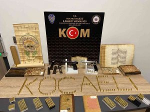 Durdurulan Araçta 10 Adet Tarihi Eser Niteliğinde Kitap Bulundu