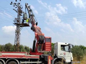 Yıldırım Düşen Trafo Kısa Sürede Yenilendi