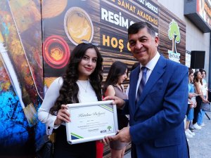 Geleceğin Ressamlarına Sertifikaları Verildi