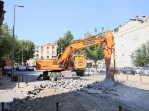 Denizli’de Caddeler Yenilenmeye Devam Ediyor