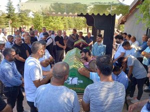 Saman Tozu Kavgasında Hayatını Kaybeden Karı Koca Son Yolculuğuna Uğurlandı