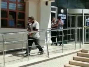 Çaldıkları Arabalara Hurda Arabaların Plakalarını Takan Şahıslar Yakalandı
