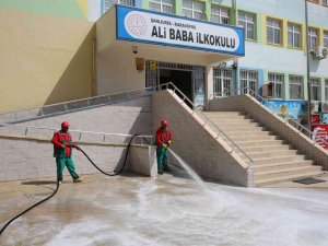 Karaköprü’de Eğitim Sezonu Öncesi Okullarda Temizlik