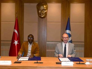 Anadolu Üniversitesi İle Senegal Dakar Cheikh Anta Diop Üniversitesi Arasında İş Birliği Protokolü İmzalandı