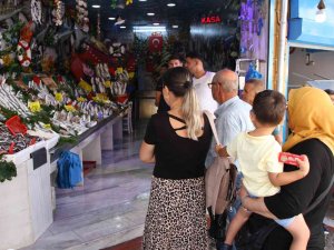 Gurbetçi Vatandaş, Sezonun İlk Balığını Edirne’de Yedi
