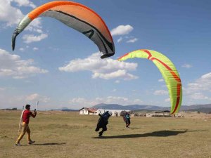 Yamaç Paraşütü Ön Dünya Kupası Xc Open Yarışlarında Kıyasıya Mücadele Devam Ediyor